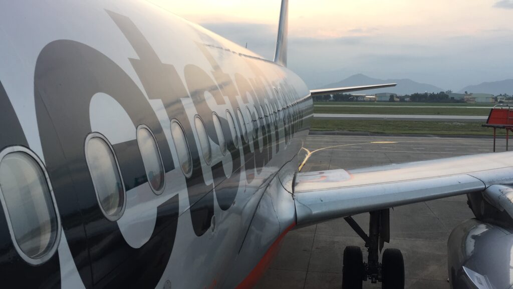 Avión en el aeropuerto de Ho Chi Minh y que realiza vuelos internacionales