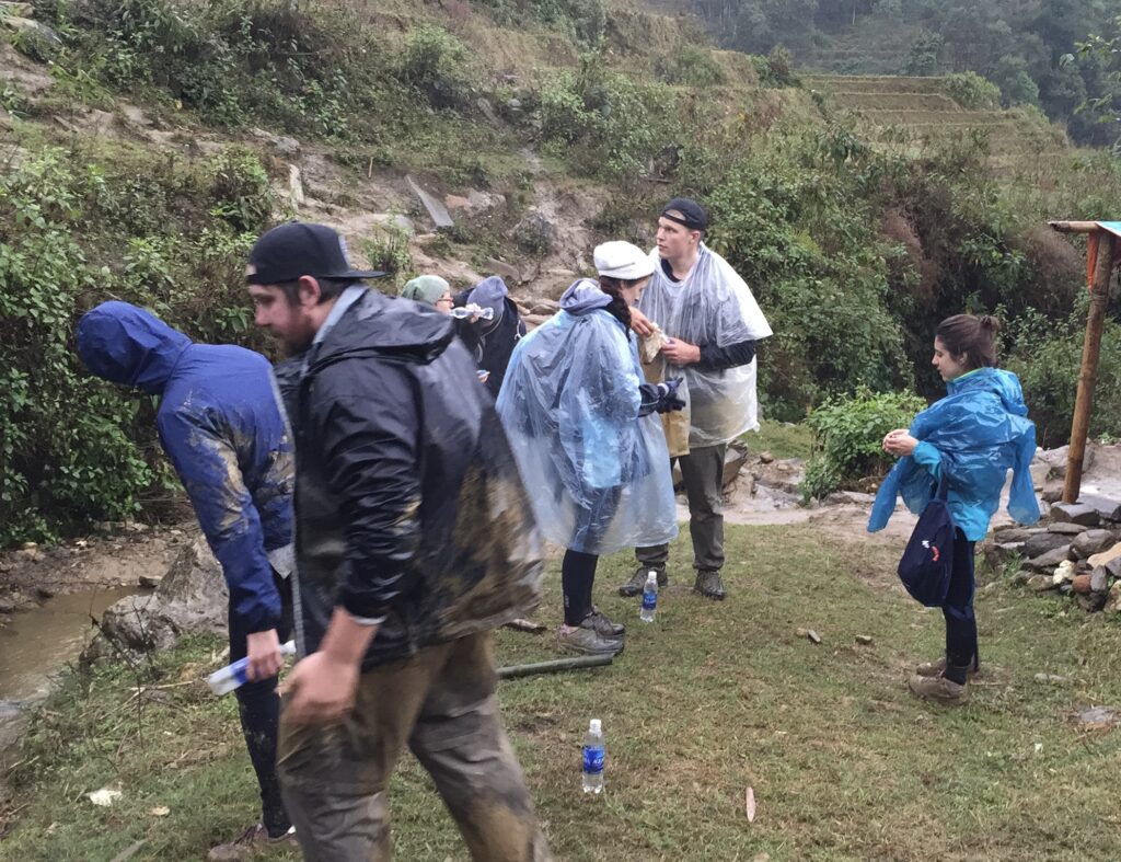 Durante el trekking en SaPa, hay paradas para descansar e hidratarse