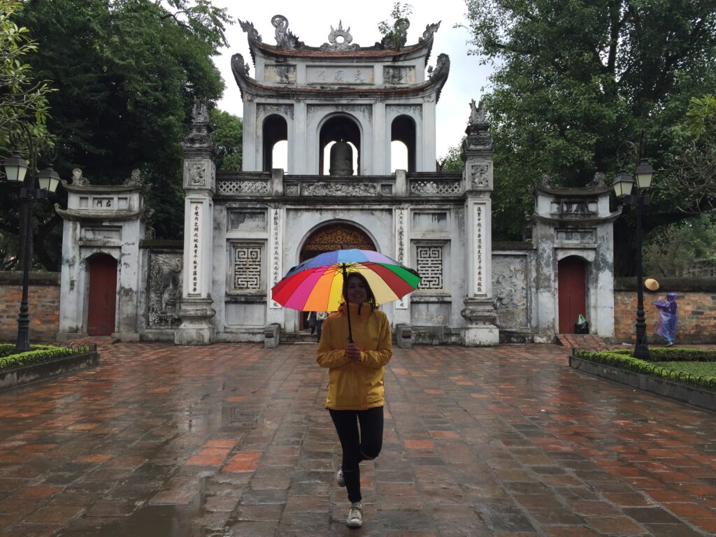 Foto de la puerta de entrada al Templo de Literatura de Hanoi