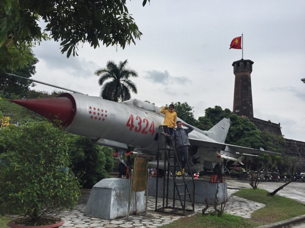 Aeronave situada en el patio del museo de Historia Militar