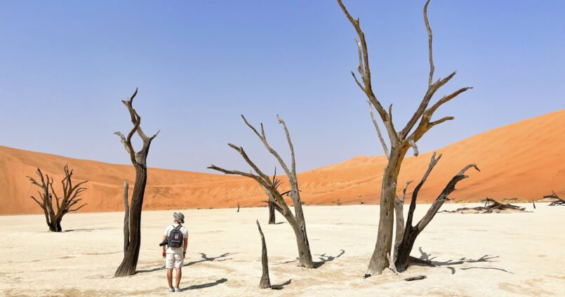 La visita a Sesriem y las dunas de Sossusvlei son un imprescindible si vas a viajar a Namibia. En este post os contamos qué ver en Sesriem y qué no os podéis perder en la zona más famosa del desierto del Namib, el más antiguo del mundo.