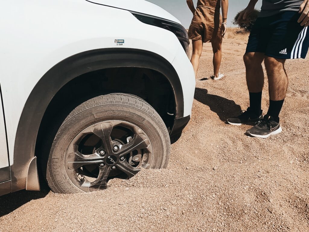 Enterradas las ruedas en carretera Namibia