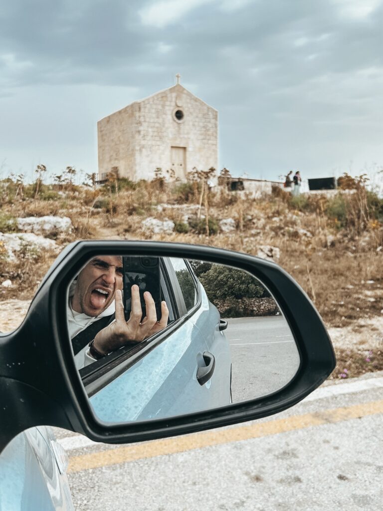 Alquilar coche te permite llegar hasta los acantilados Dingli en Malta
