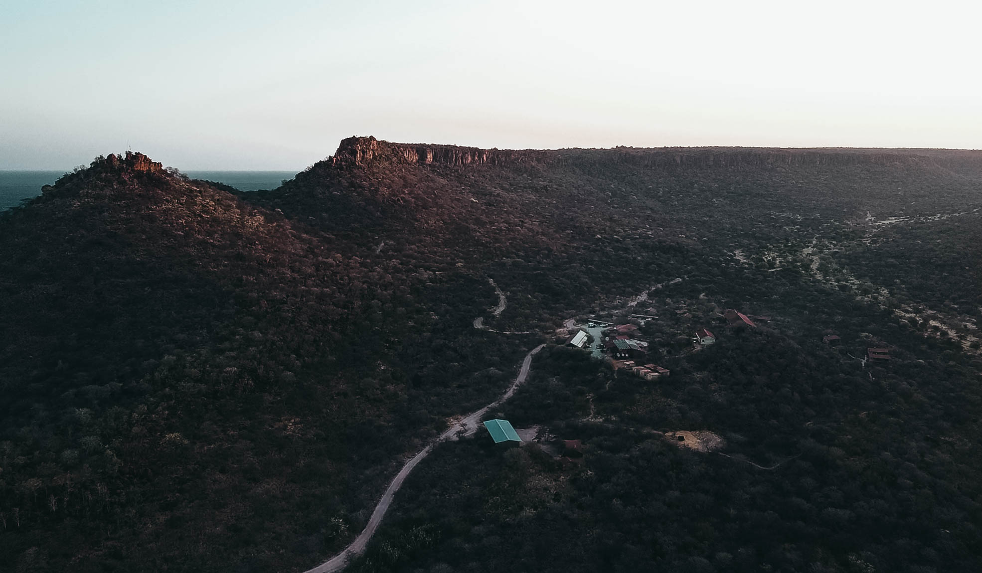 Vista aérea atardeciendo del complejo de Waterberg 