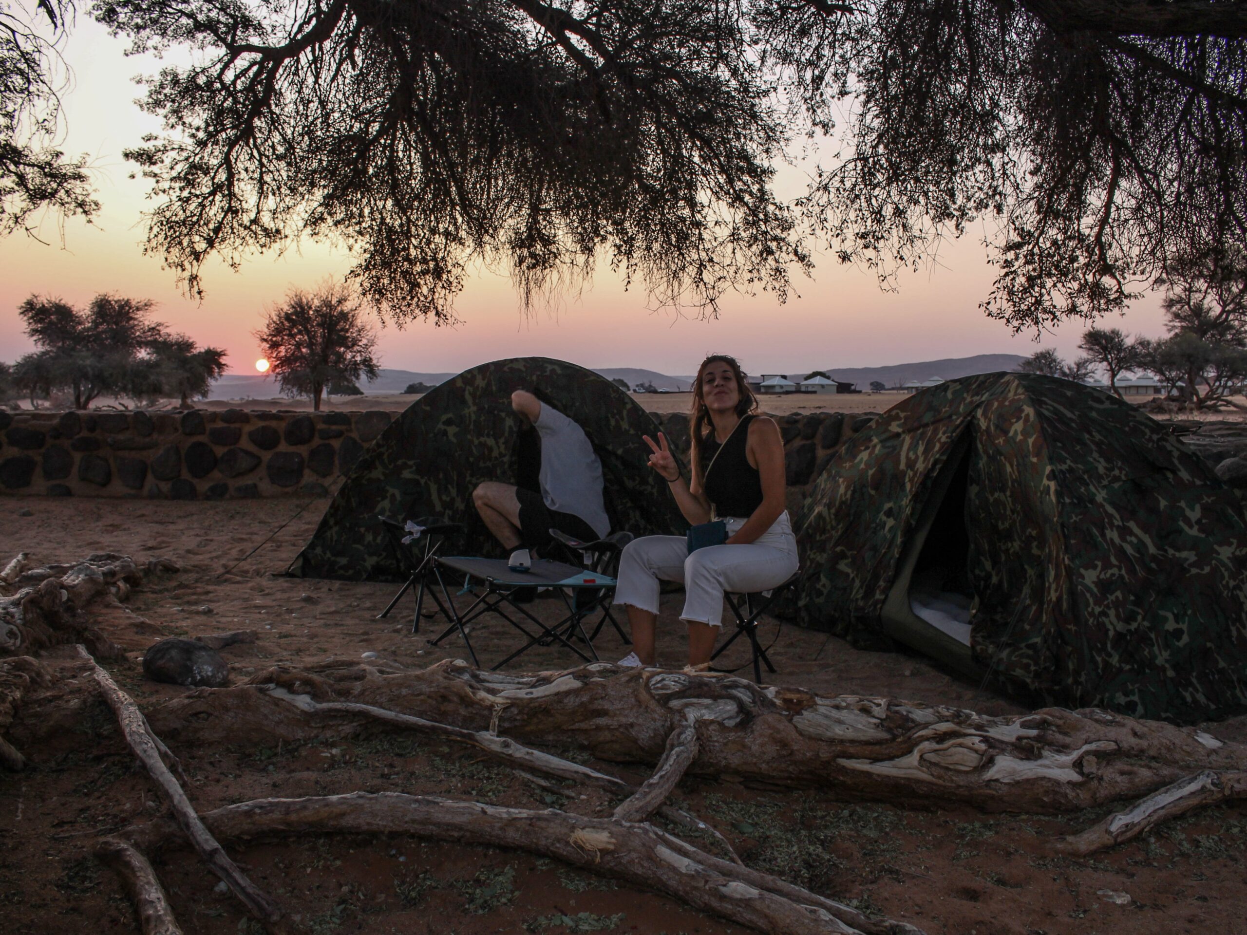 Finalizando de montar el campamento en Sessriem