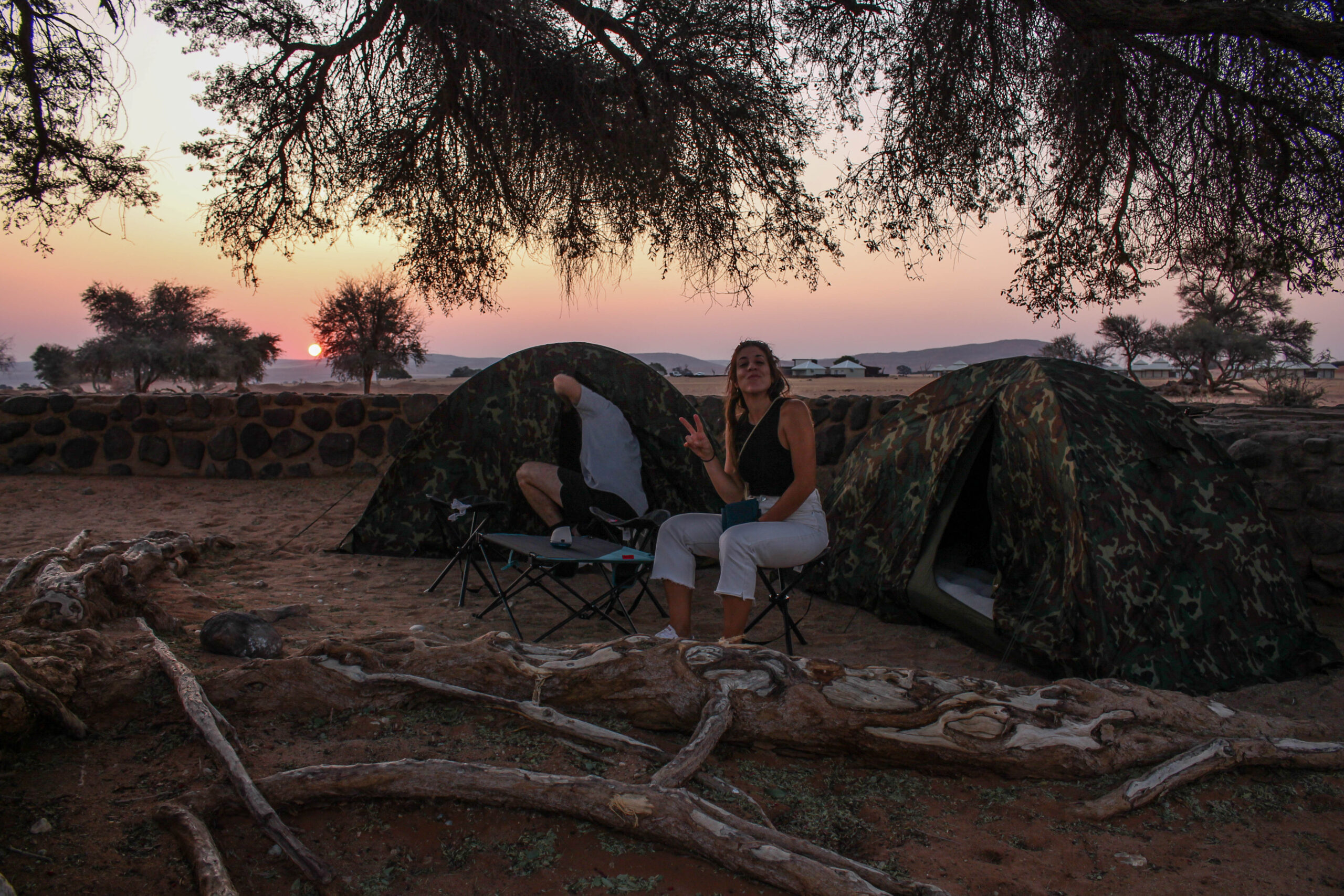 Finalizando de montar el campamento en Sessriem