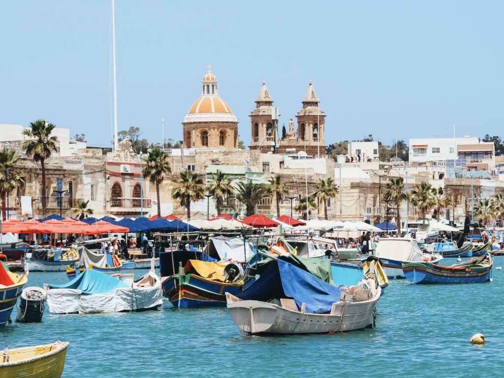 Imagen de Marsaxlokk un pueblo pesquero con mucha vida en la costas de Malta