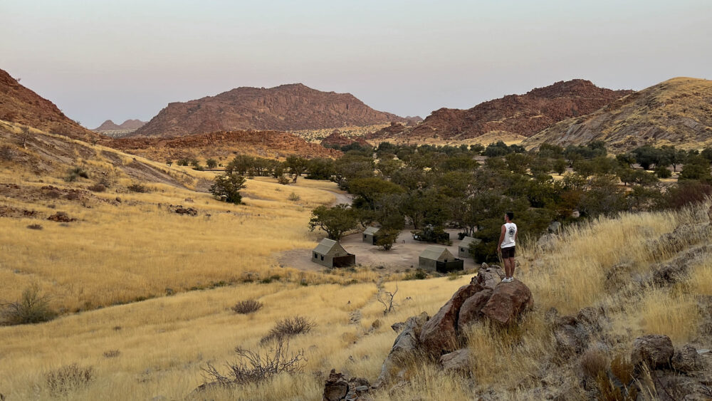 Junto a Twyfelfontein el campamento en Damaraland tiene una zona con unas vistas increíbles