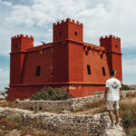 La Red Tower es de las pocas fortificaciones que quedan en Malta