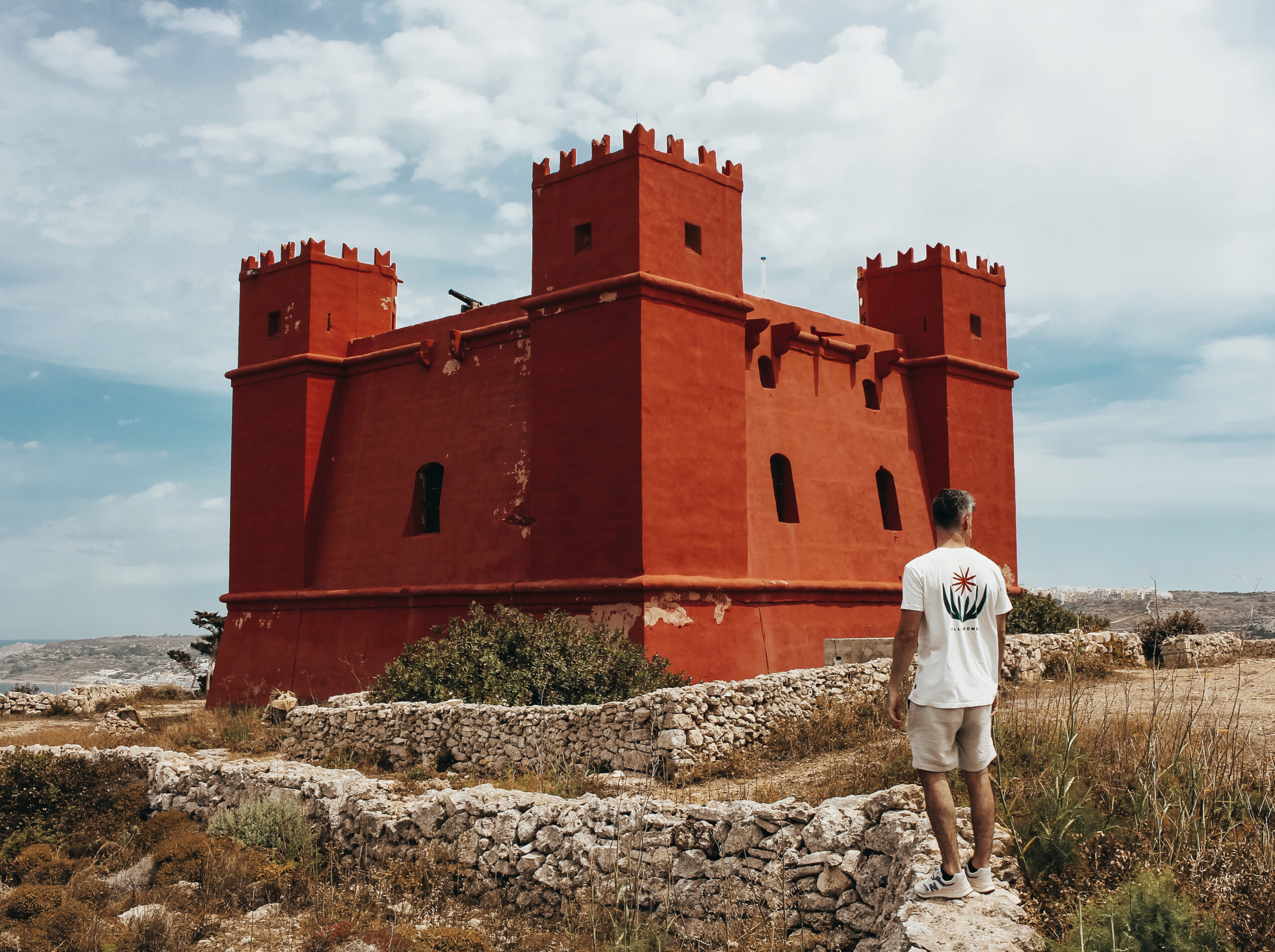 La Red Tower es de las pocas fortificaciones que quedan en Malta
