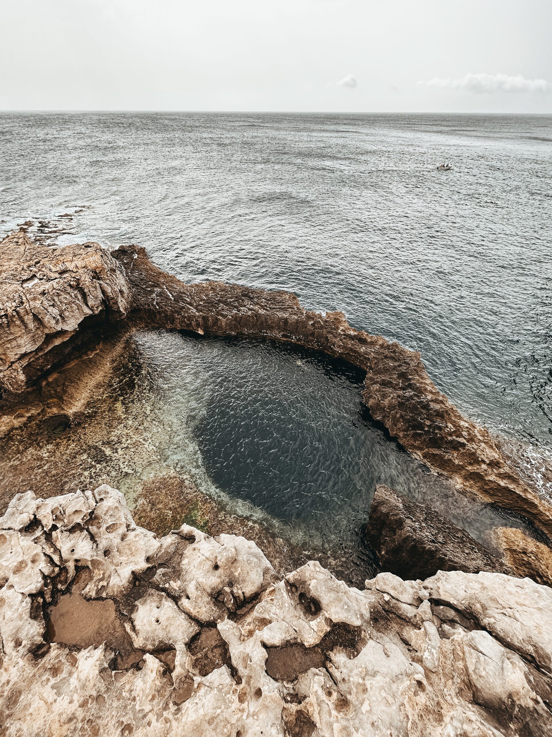 Blue Hole en un día nublado
