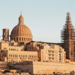 A la Valeta también se le conoce como la ciudad dorada y el reflejo del sol en su iglesia hace entender por qué