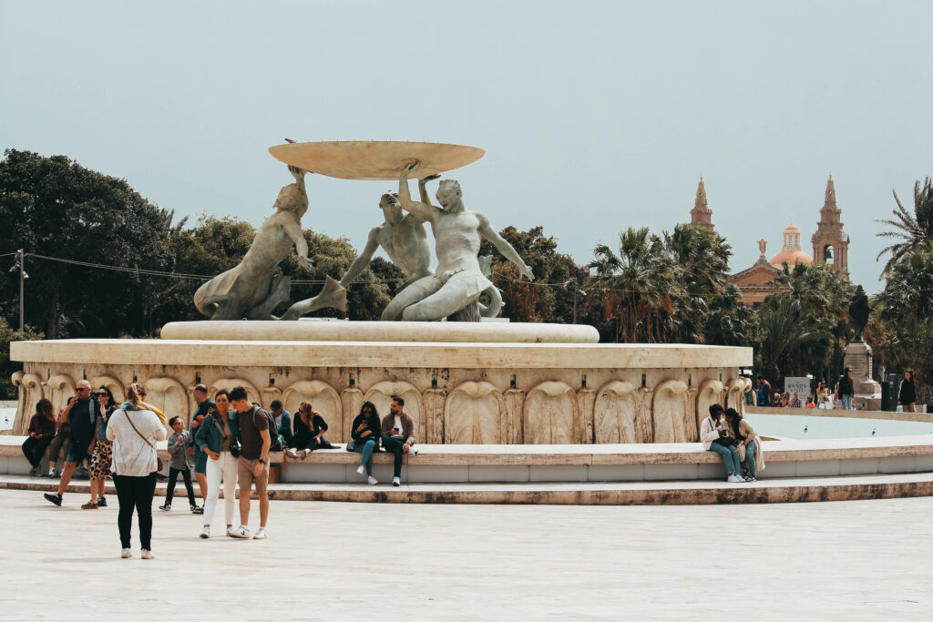 Situada frente a la puerta de La Valeta, es un lugar idóneo para empezar nuestra visita de la capital.