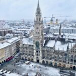 El Nuevo Ayuntamiento es el edificio del ayuntamiento sito en la Marienplatz de Múnich, Baviera, Alemania. Aloja la corporación municipal incluyendo las oficinas del alcalde y parte de la administración desde el año 1874.