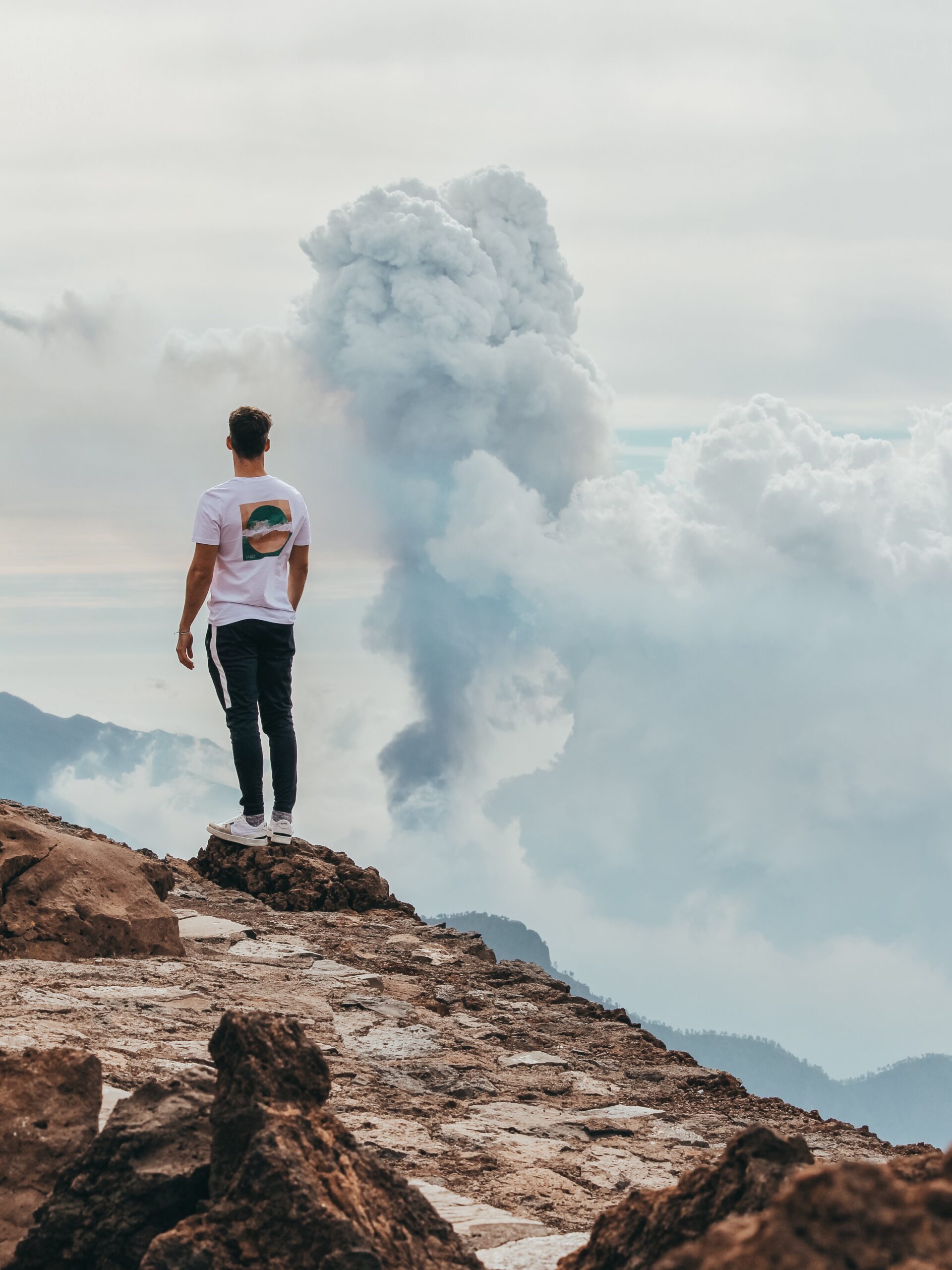 Foto de la explosión del volcán Cumbre Vieja