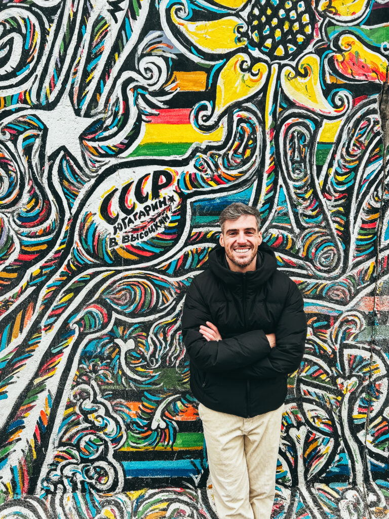 El Muro de Berlín fue un muro de seguridad que formó parte de la frontera interalemana desde el 13 de agosto de 1961 hasta el 9 de noviembre de 1989.