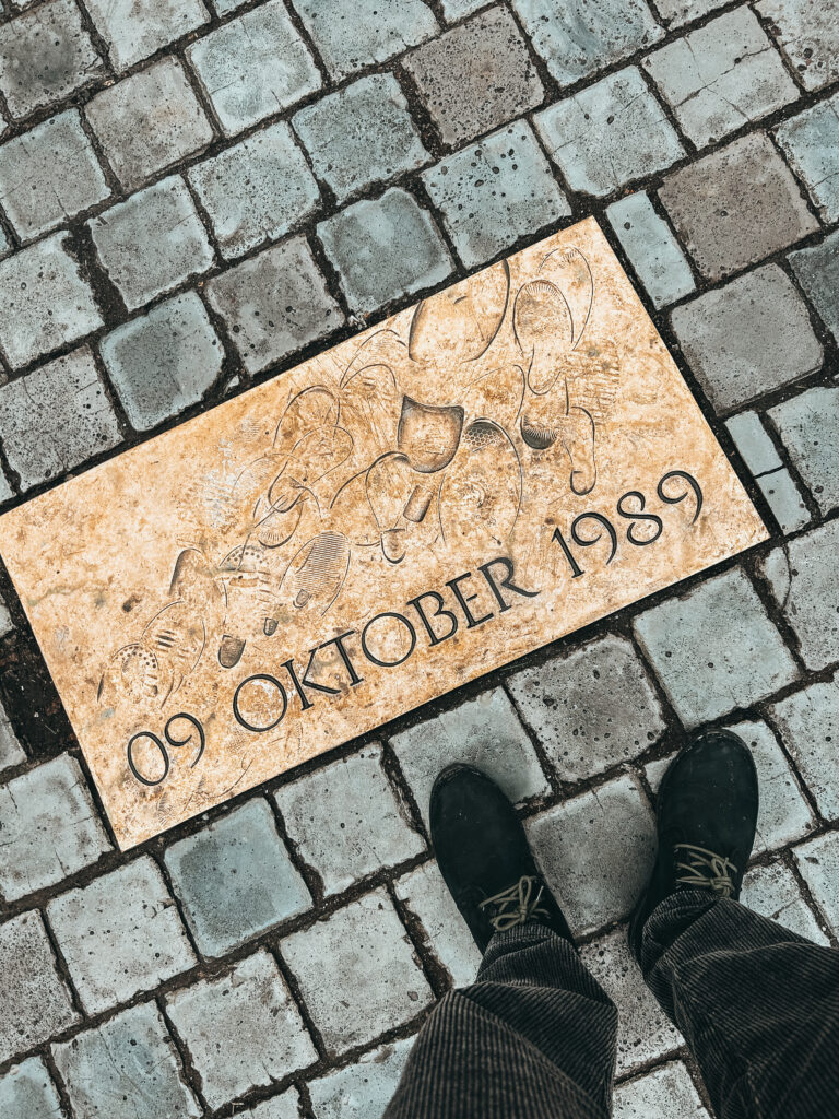 Placa de las protestas del 09 octubre de 1989
