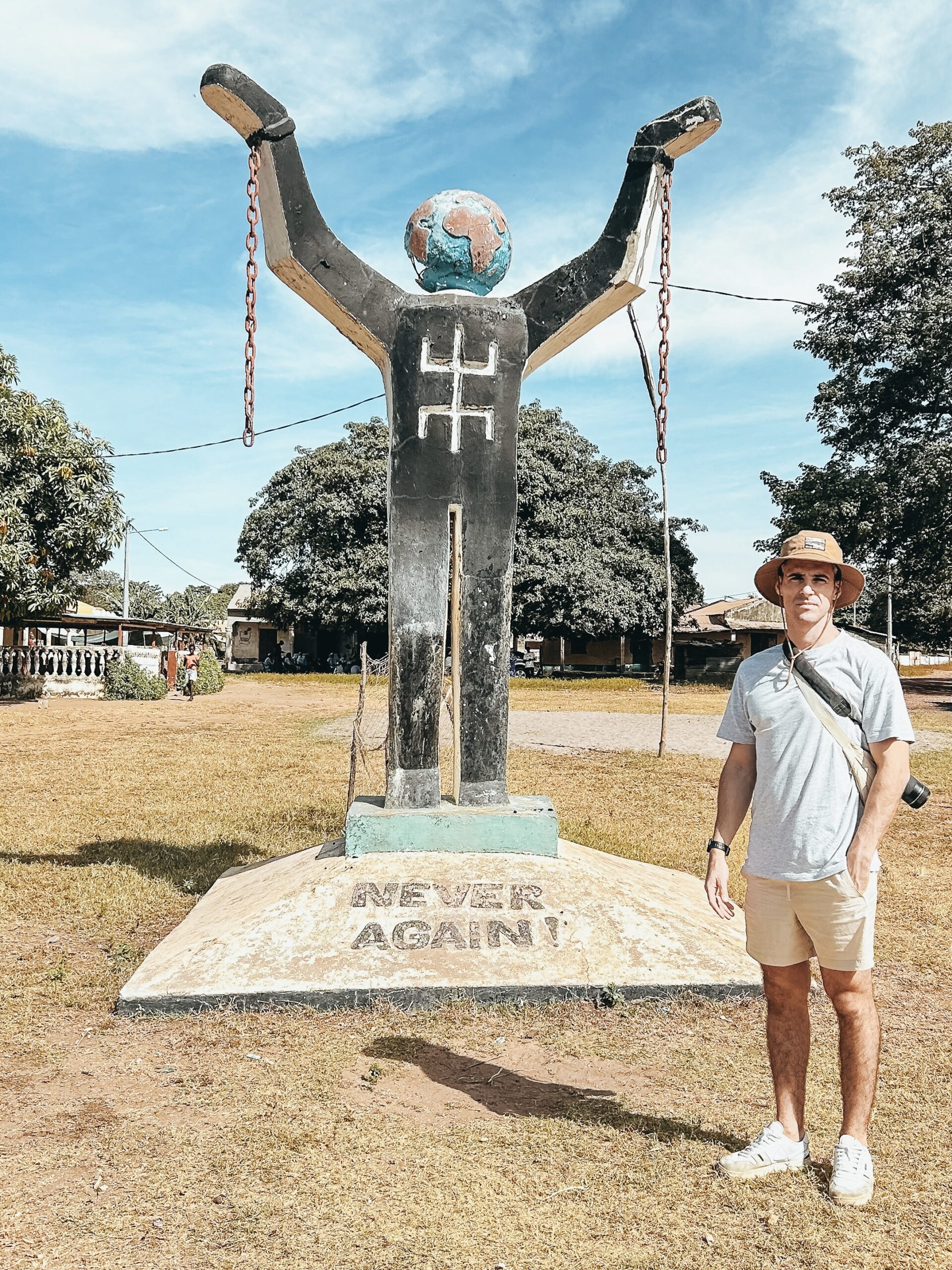 Estatua en memoria de la abolición de la esclavitud en Gambia