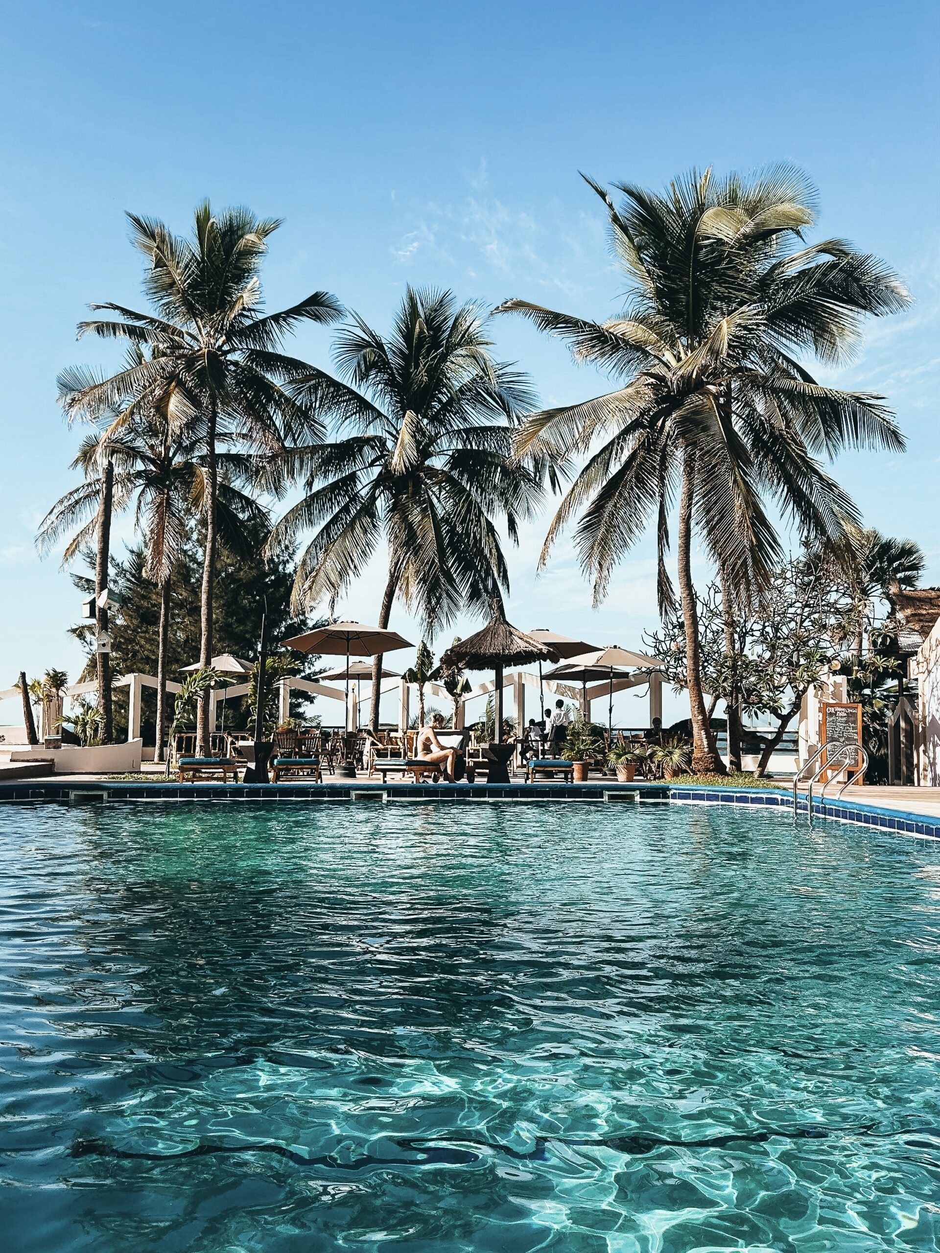 Piscina del hotel Tropic Garden en los alojamiento en Gambia