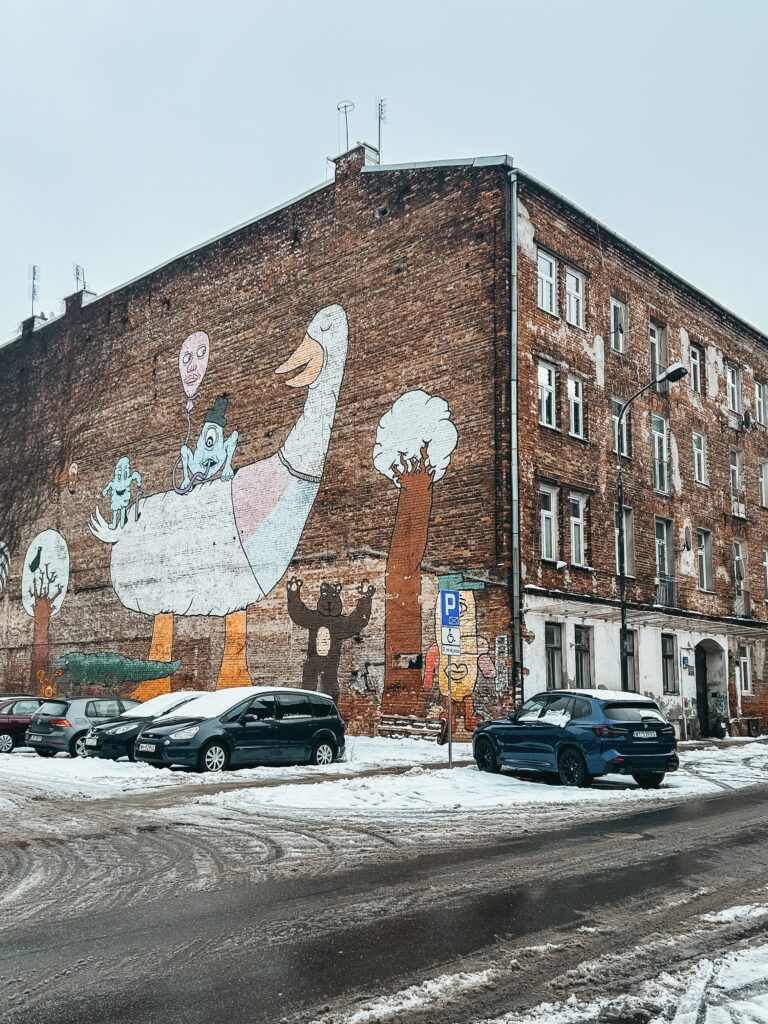 Praga-Południe (literalmente, «Praga-Sur») es un dzielnica (distrito) de Varsovia. Es el segundo distrito con más habitantes de Varsovia y uno de los más densamente poblados. El distrito está situado en la ribera oriental del río Vístula. Es parte de una gran región de Praga que abarca los suburbios más viejos del este del río.