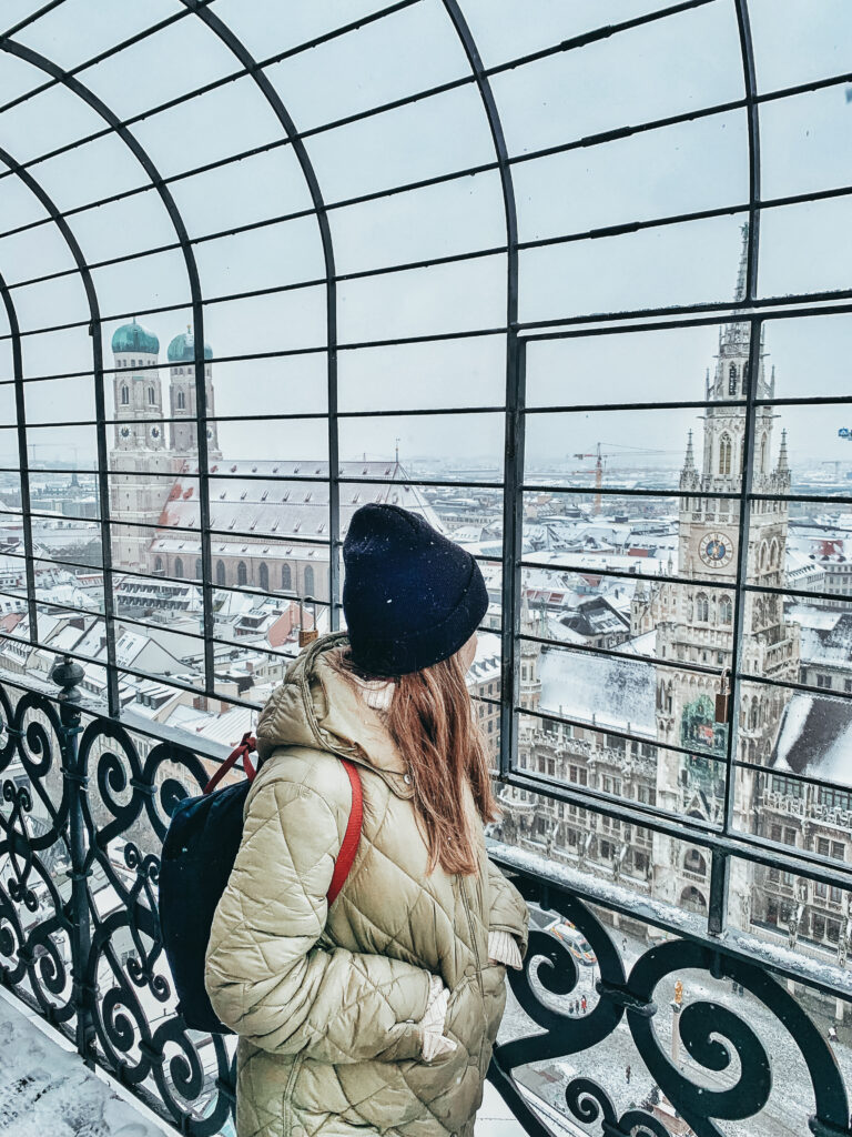 Vistas de la torre del Nuevo Ayuntamiento desde la Iglesia de San Pedro