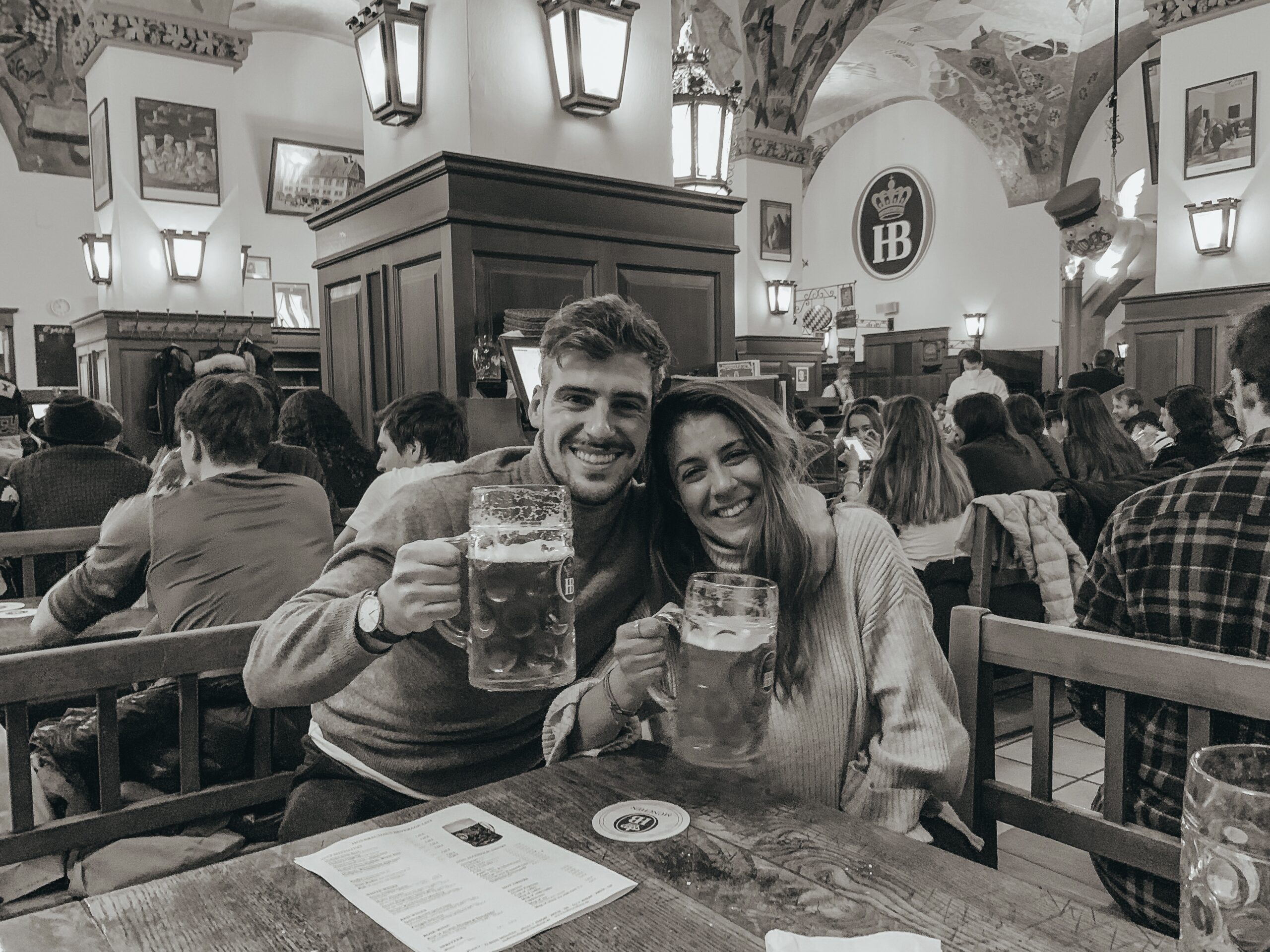 Equipo de Pasaporte a Marte en la cervecería HB