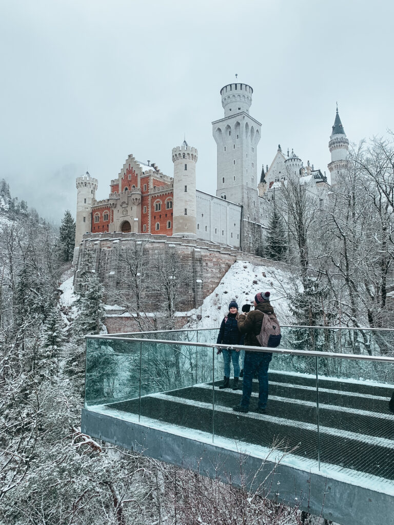 En los alrededores del castillo hay varios miradores y puentes desde donde se puede apreciar el Castillo Neuschwanstein