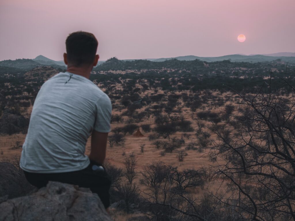 El Kaoko Bush Lodge, situado a 8km de la población de Kamanjab, es la parada perfecta si te diriges hacia el norte del país. 