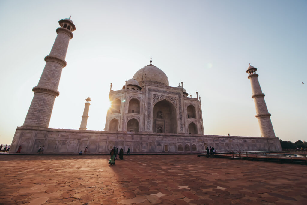 El Taj Mahal visto desde uno de sus laterales