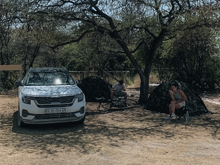 Instalados en el camping de Namutoni