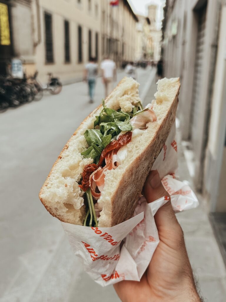 Este restaurante es uno de lo más conocidos de la ciudad y su especialidad son las focaccias. Si quieres comer algo rápido y barato, esta es una opción segura. Siempre suele haber mucha cola, pero si vas a partir de las 20h, seguramente no encuentres casi nadie.
