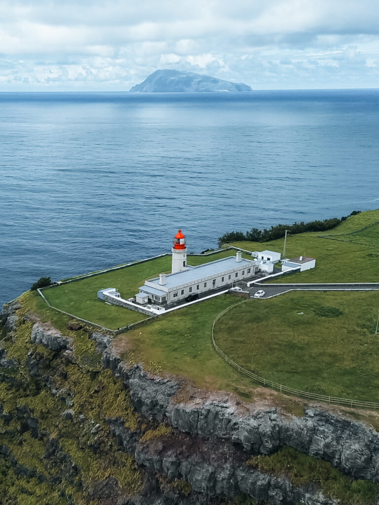 Faro de Albarnaz a vista de dron