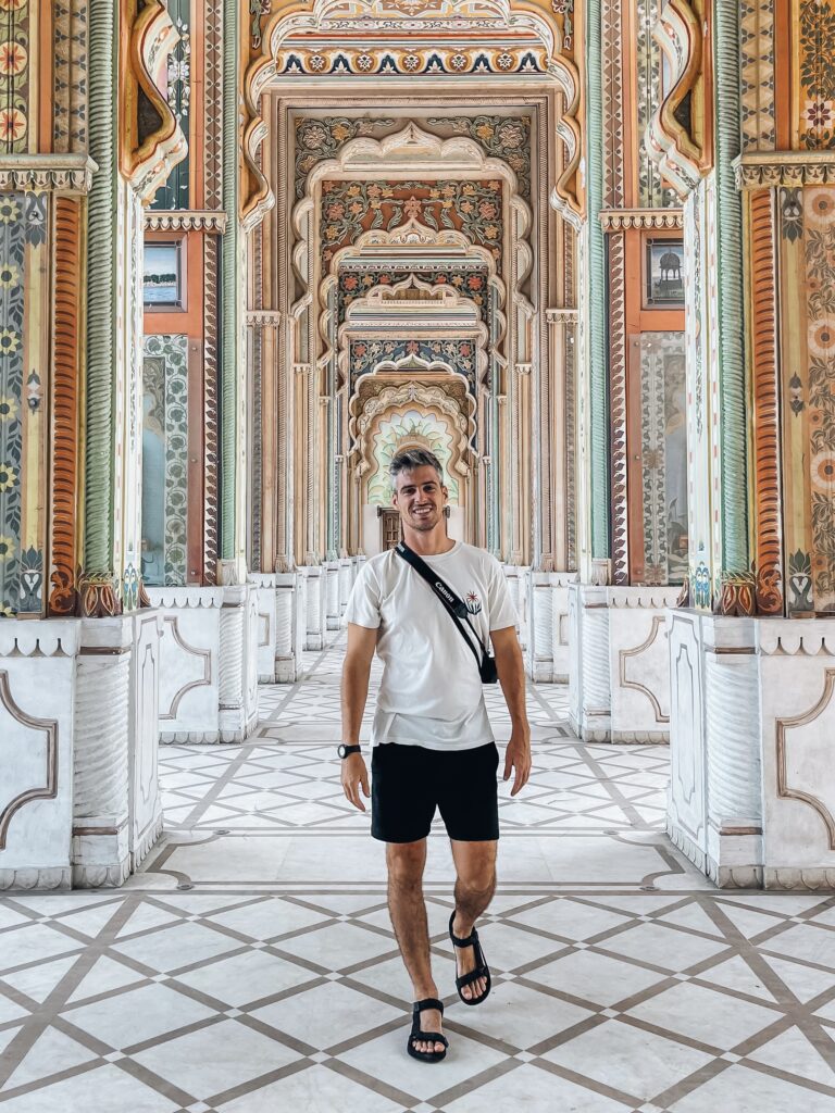Ricardo dentro de la Patrika Gate