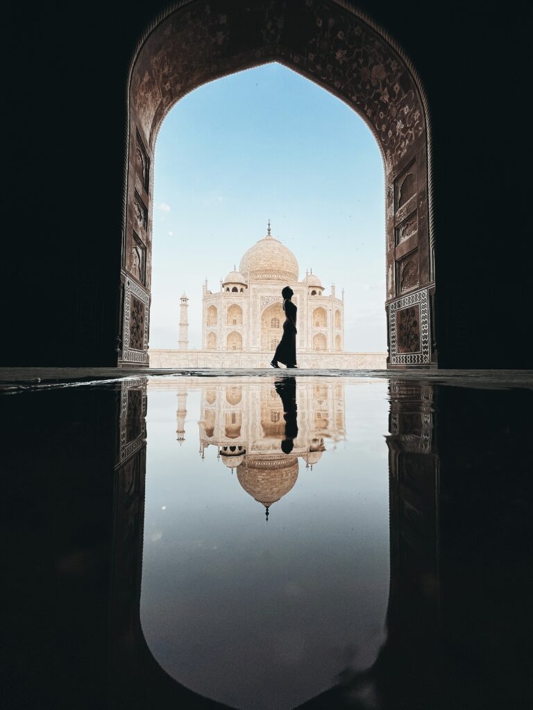 Taj Mahal reflejado en el agua