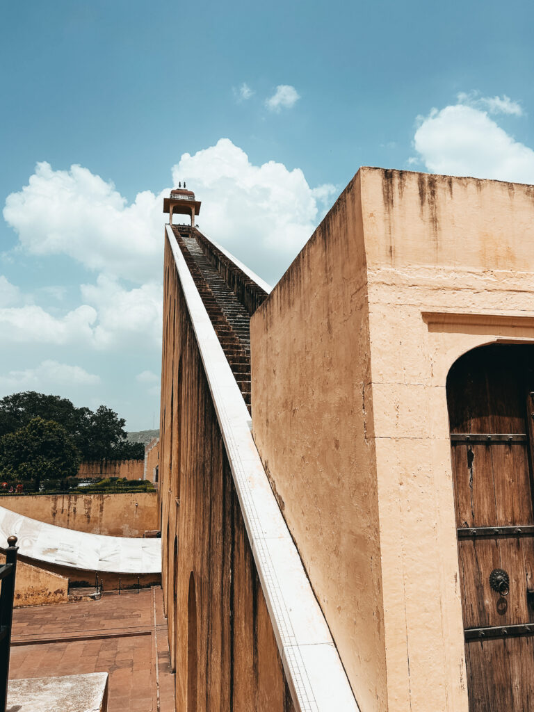 Instrumento para mirar la hora dentro del Jantar Mantar