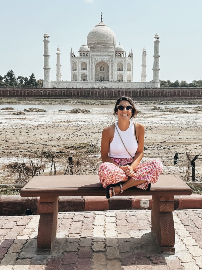 Las vistas del Taj Mahal desde uno de los miradores que se encuentran fuera del recinto