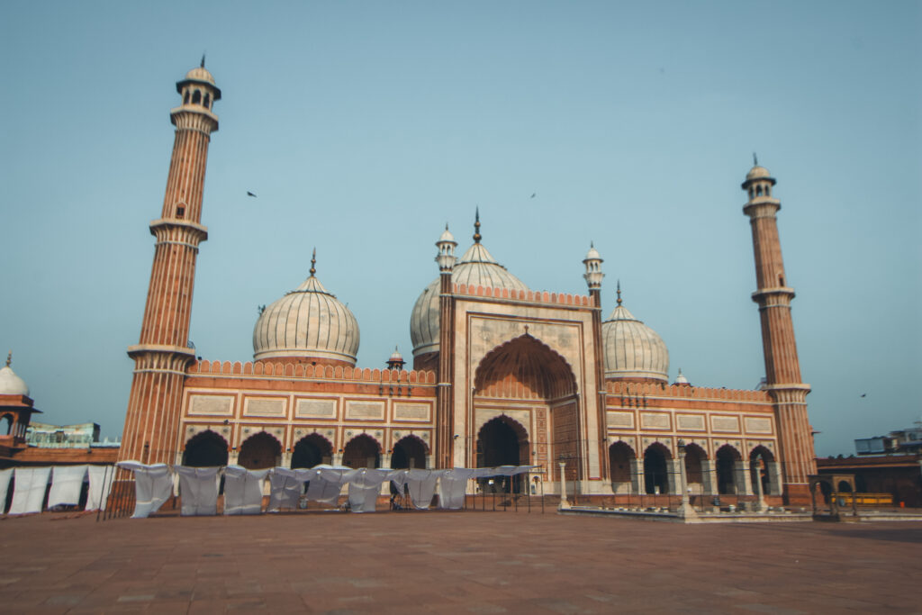 Jama Masjid vista desde el centro de enorme patio