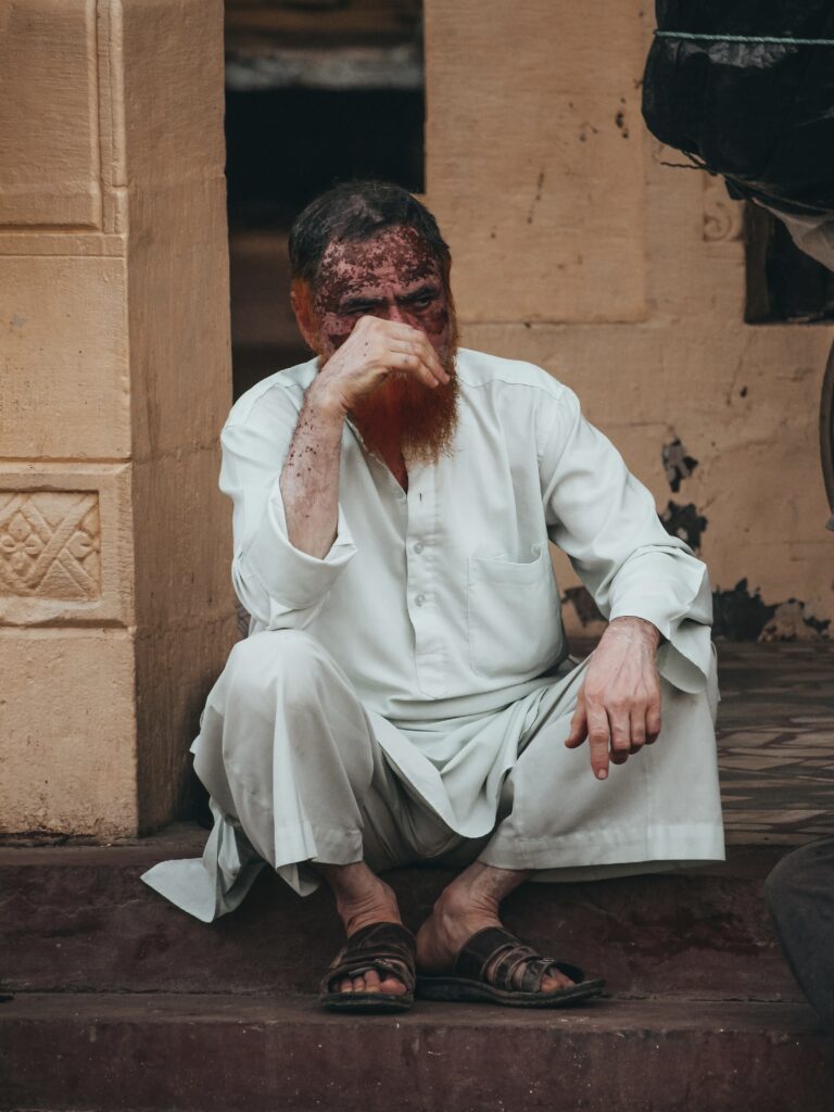 Hindú descansando en la sombra en Jodhpur