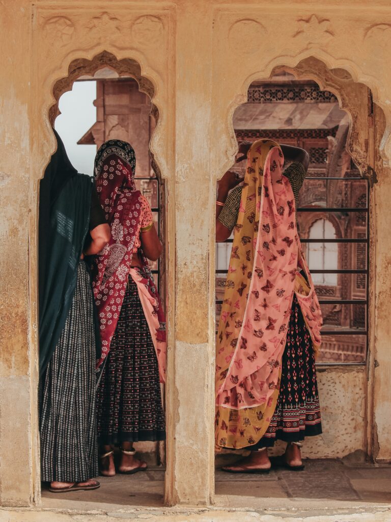 Turistas locales viendo las vistas desde la Fortaleza de Mehrangarh