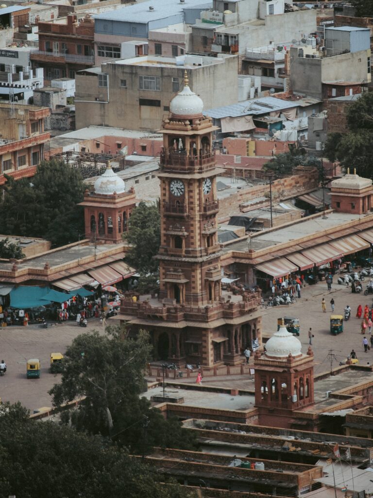 Ghanta Ghar o Torre del Reloj en medio del Sardar Market