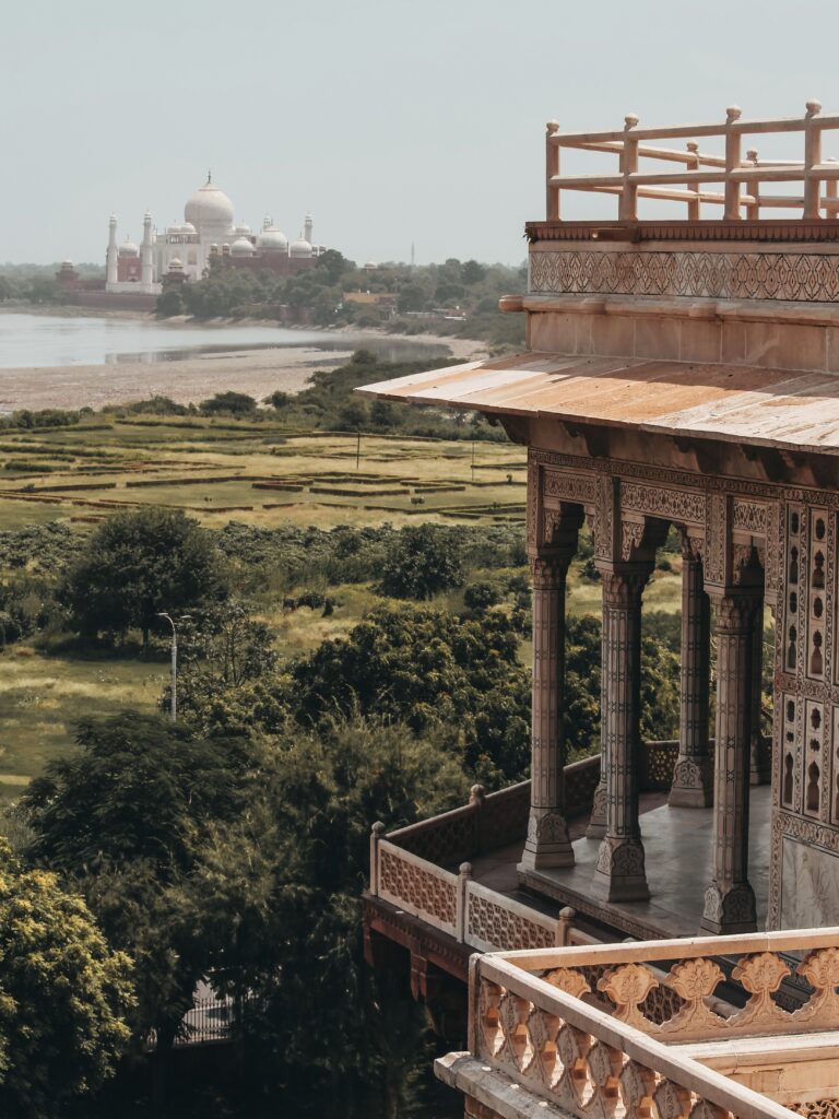 Desde el Fuerte de Agra se tienen una vistas increíbles del Taj Mahal