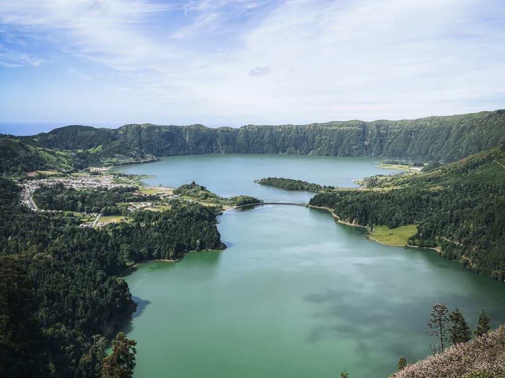 Lagoas Azul y Verde desde el Mirador Vista do Rei