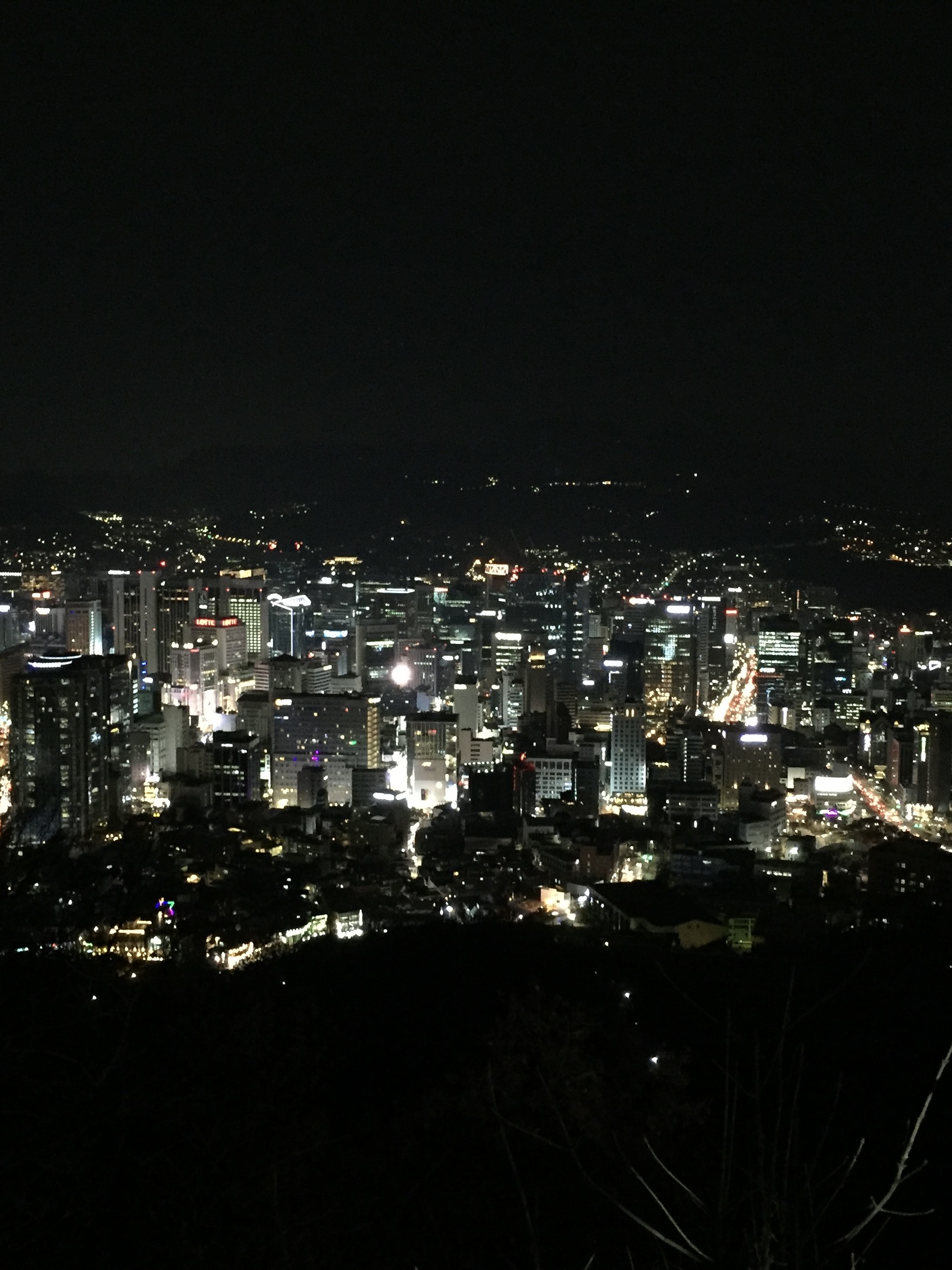 Vistas de Seúl desde un mirador por la noche