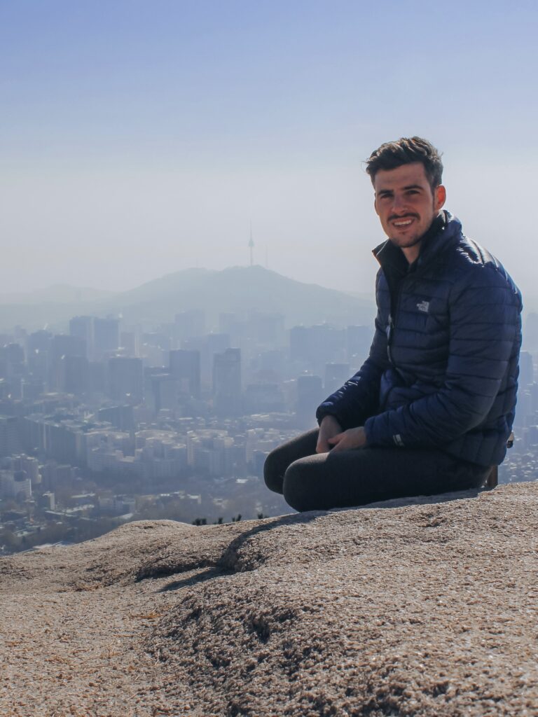 Ricardo en el mirador desde MONTAÑA DE INWANGSAN