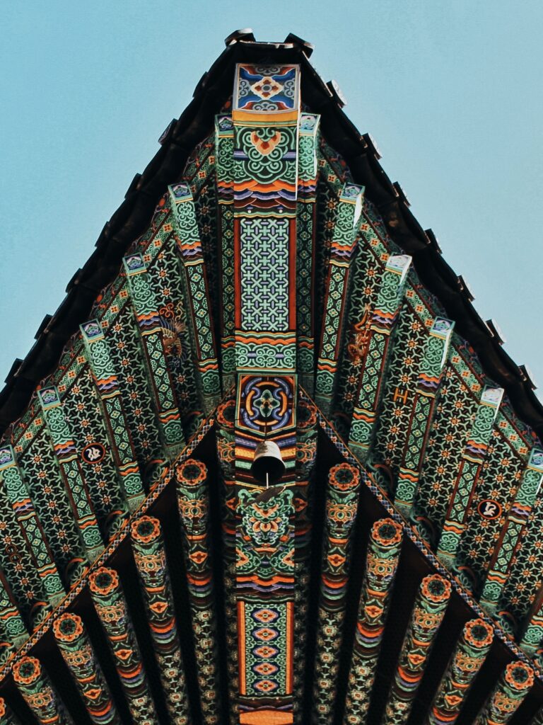 Tejado de uno de los edificios que se encuentran dentro del Templo Budista de Jogyesa