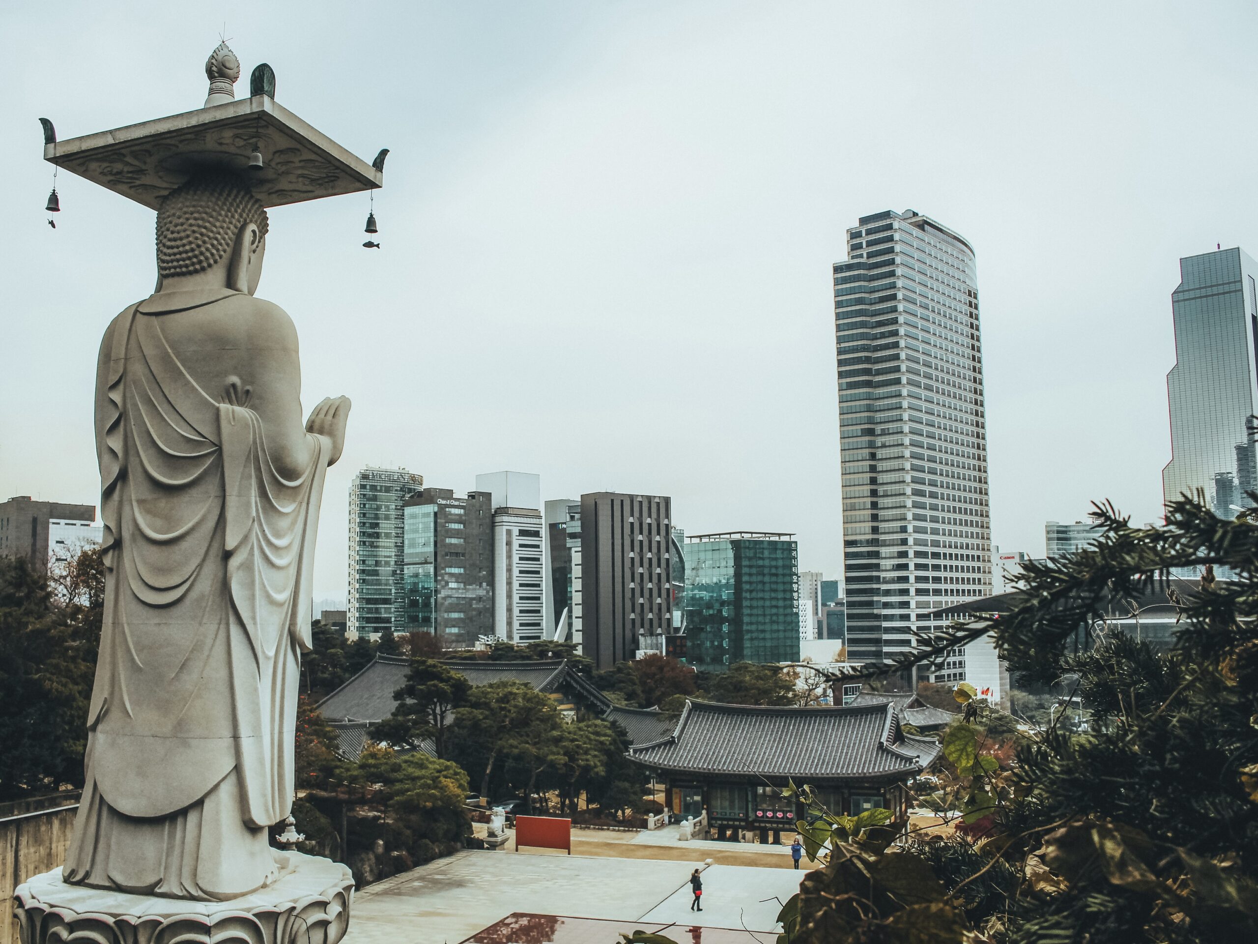 vistas del skyline de Seul desde el Templo Bongeunsa
