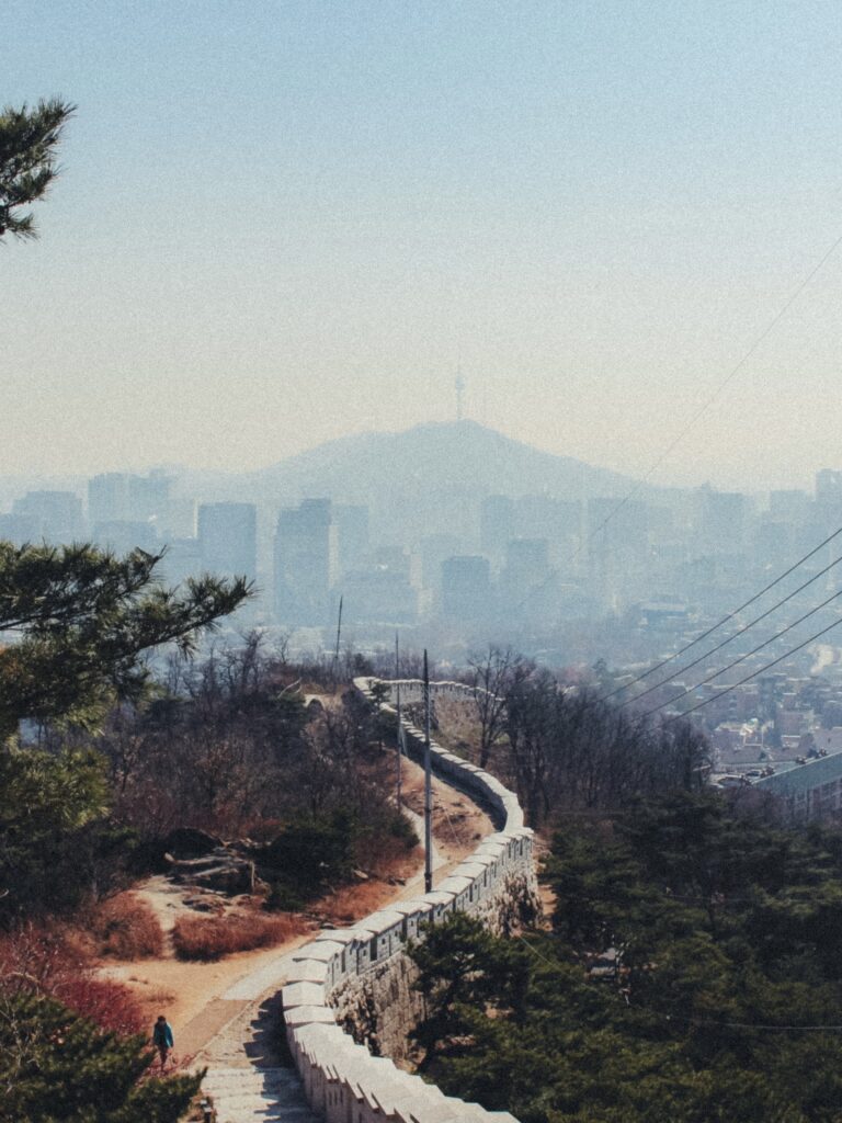 Uno de los caminos con vistas desde la MONTAÑA DE INWANGSAN