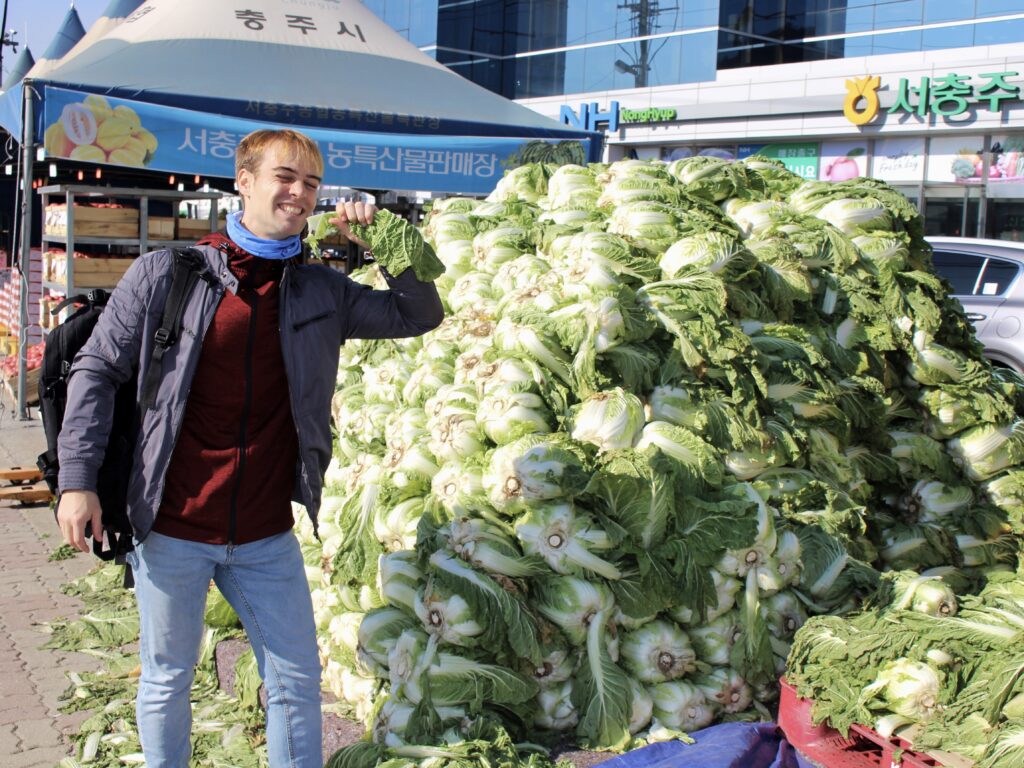 Pirámide de verduras en el mercado de Chungju