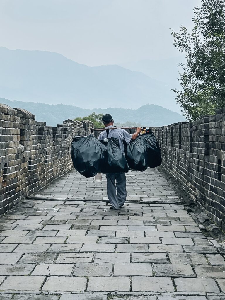 Recogida de basuras en la Muralla China