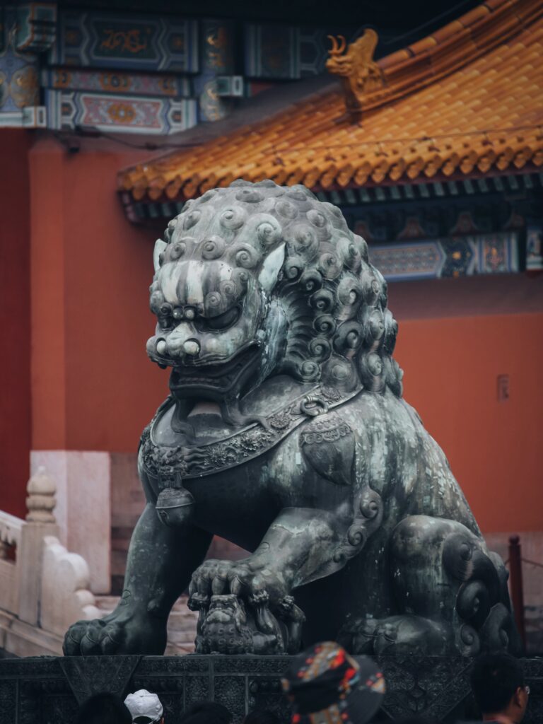 Estatua en una de las entradas a un templo dentro de la Ciudad Prohibida